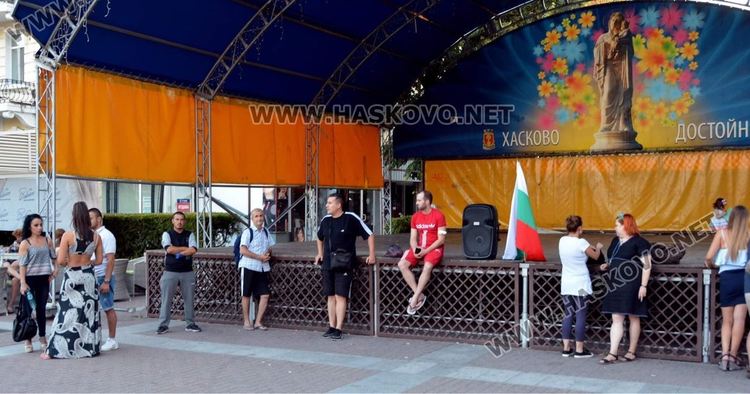 “Хвърковатата чета” от Хасково замина в подкрепа на протеста в Пловдив