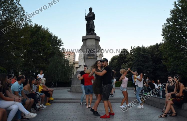 Гореща латино фиеста на пл. “Свобода”