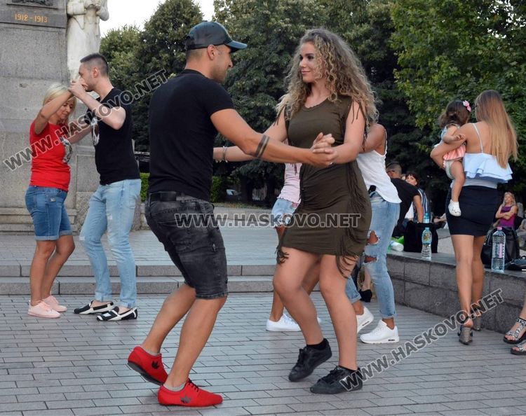 Гореща латино фиеста на пл. “Свобода”