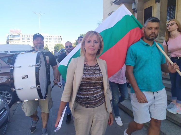 Арестуваха чушкопек и съд за варене на компоти от дома на Тихомир Василев, възмутена Мая Манолова (видео)