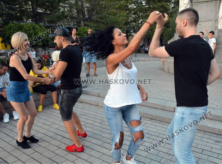 Гореща латино фиеста на пл. “Свобода”