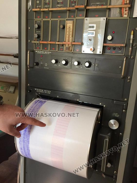 Анализират дали трусът по обяд е от взрив