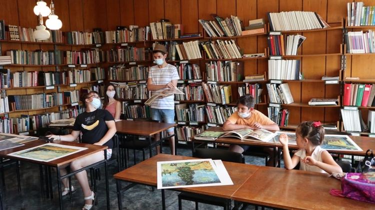 Снимки: Регионална библиотека "Христо Смирненски"