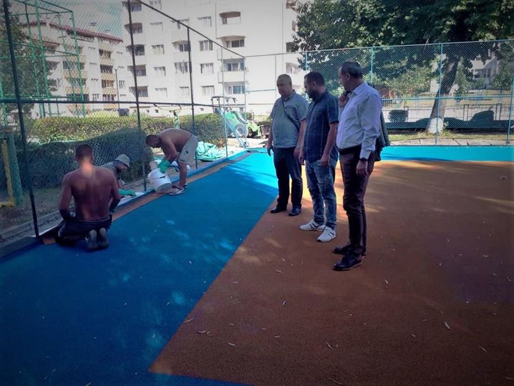 Кметът на Ардино инспектира обновяването на спортни игрища в парк „Нилюфер“