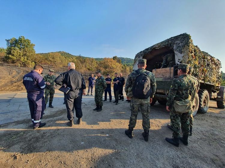 Тежка техника и още подкрепление от военни и горски  в огнището на Сакар
