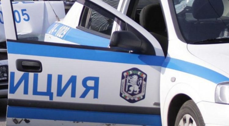Четирима непълнолетни задържани за кражби