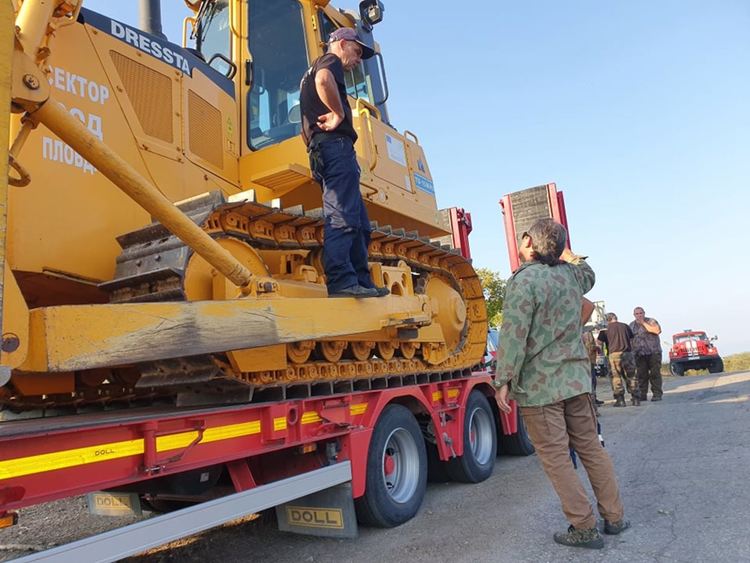 Тежка техника и още подкрепление от военни и горски  в огнището на Сакар