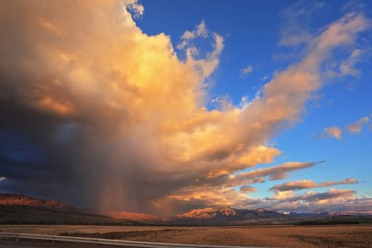 Променлива облачност с превалявания