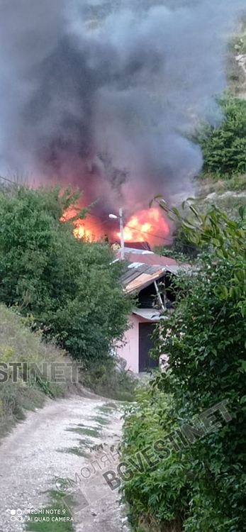 Мъж подпали 4 къщи в ромската махала във Влахово, роднини не му дали пари