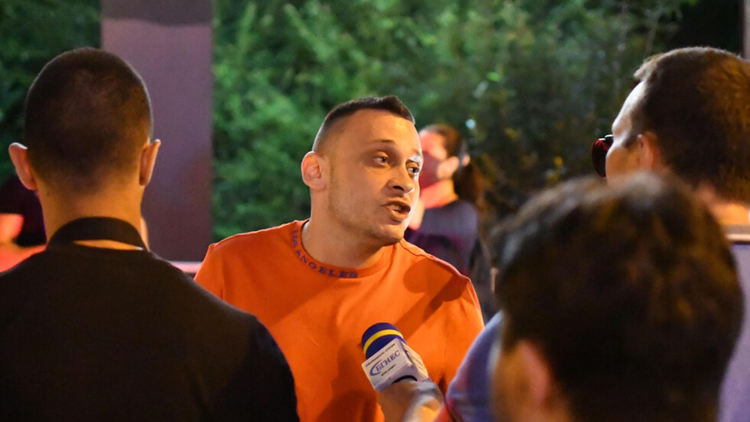 Лидер на контрапротеста е пребит в София