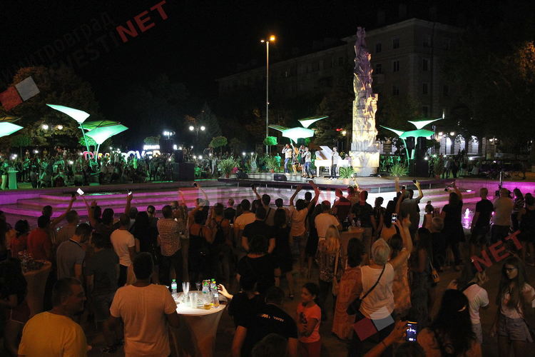 Пиано бар ще събере димитровградчани на площад Поезия в събота вечер