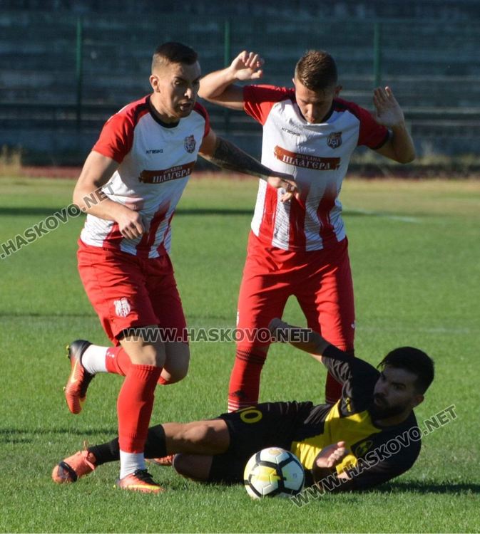 Футболният тим на Хасково се сгромоляса на собствен терен