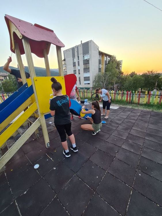 Обновиха детска площадка в квартал "Баделема" в Асеновград