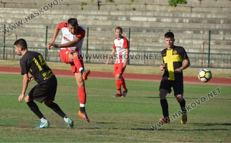 Футболният тим на Хасково се сгромоляса на собствен терен