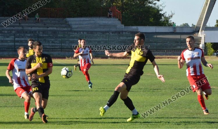 Футболният тим на Хасково се сгромоляса на собствен терен