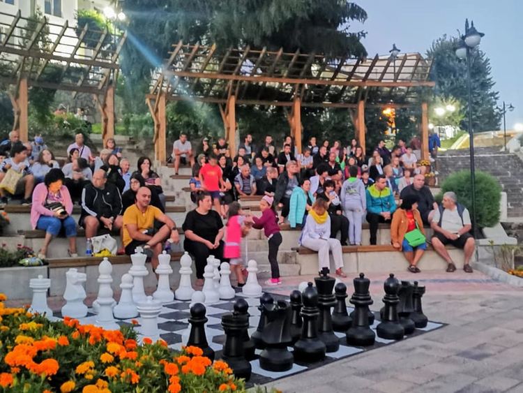 С "Кино под звездите" община Баните развлича курортистите в съботните вечери