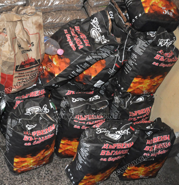 Хасковлии се запасяват с дърва. Въглища, брикети и пелети само в чували