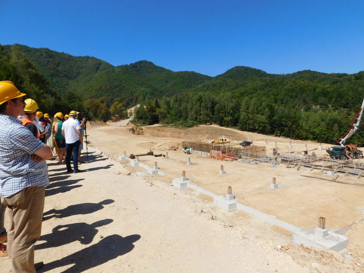 На площадката на ГКПП "Елидже" усилено се строи. Пунктът ще е готов най-късно през февруари 2021 година