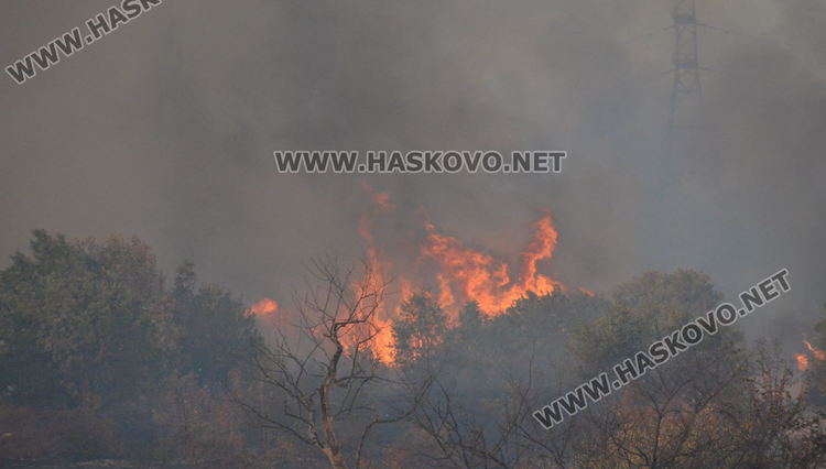 Отвориха магистралата, чакат хеликоптер за пожар в Свиленградско