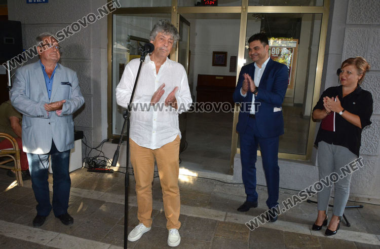 Откриха изложба “Пътеки” на Владимир Пенев