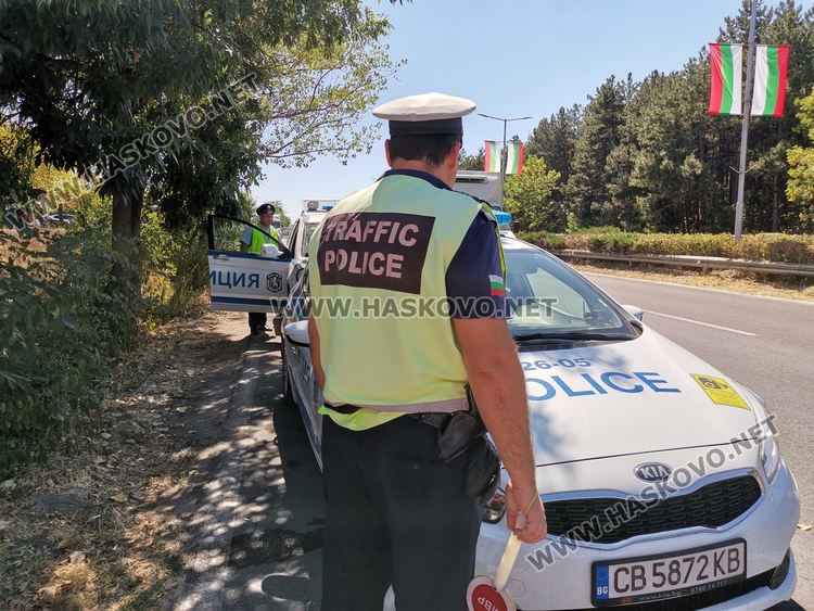 Масирани полицейски проверки на изходите на Хасково