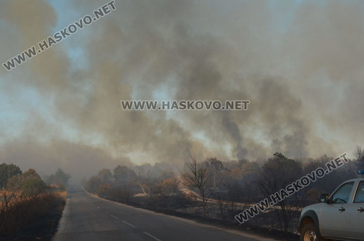 Отвориха магистралата, чакат хеликоптер за пожар в Свиленградско
