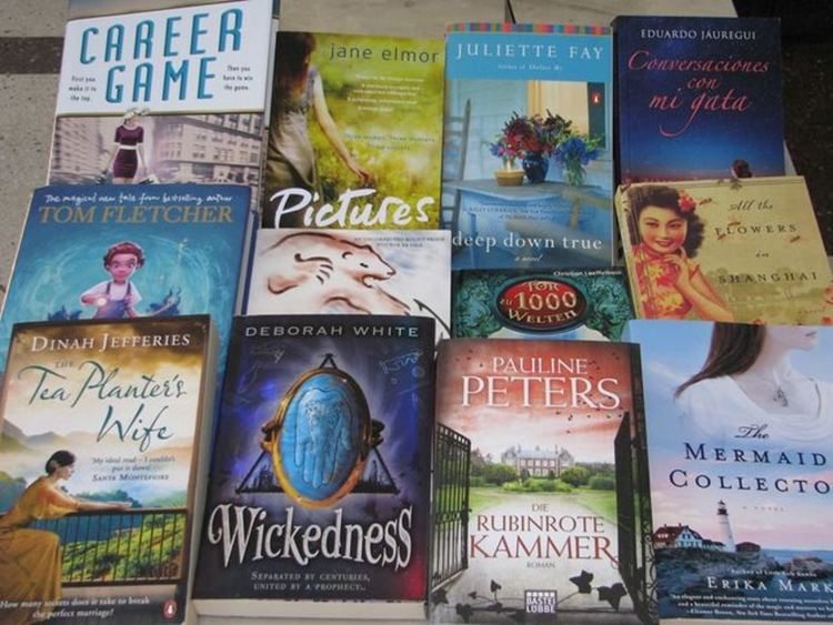 Библиотеката на читалище „Заря“ получи дарение от 100 книги