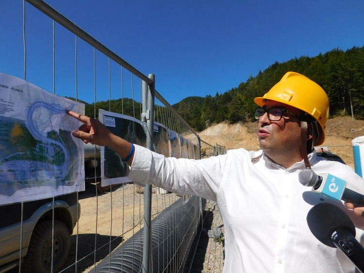 На площадката на ГКПП "Елидже" усилено се строи. Пунктът ще е готов най-късно през февруари 2021 година