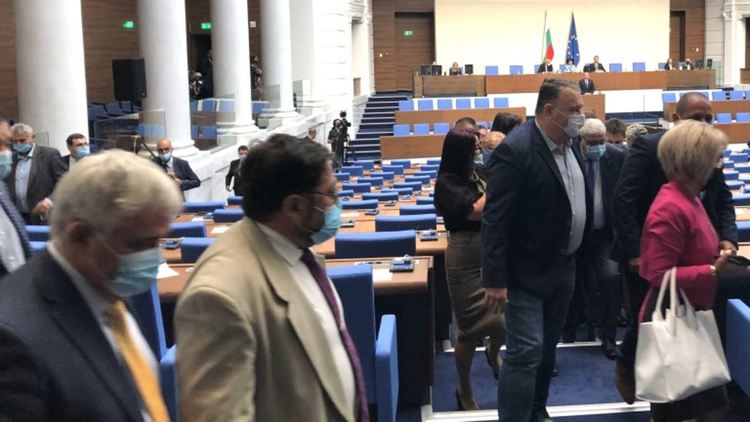 ГЕРБ напуснаха парламента за обръщението на президента Радев