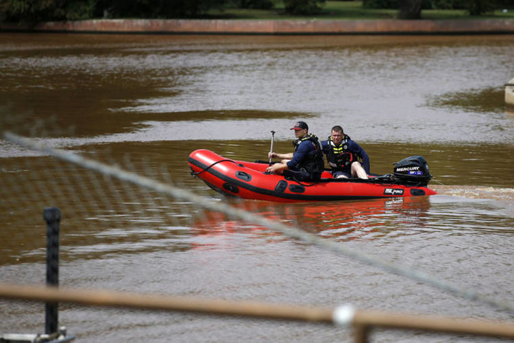 Лора отслабна и донесе светкавични наводнения в три щата (видео)