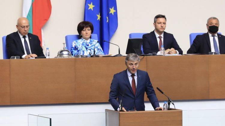 ДПС: Незабавни оставки на правителството и на президента Румен Радев