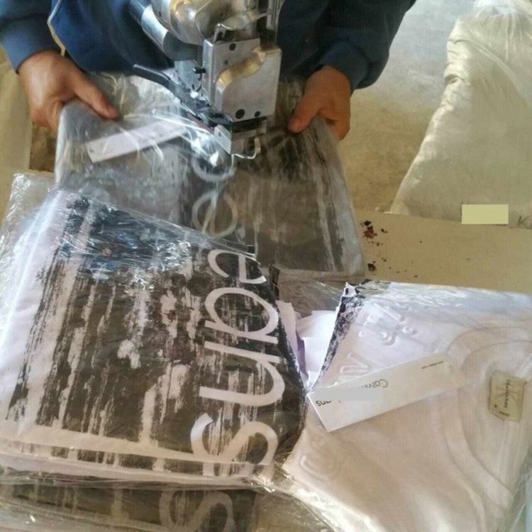 Криминалисти конфискуваха стоки с лого на защитена марка