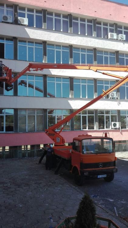 По настояване на Цвета Караянчева основно ремонтираха  училище "Васил Левски" в Кърджали