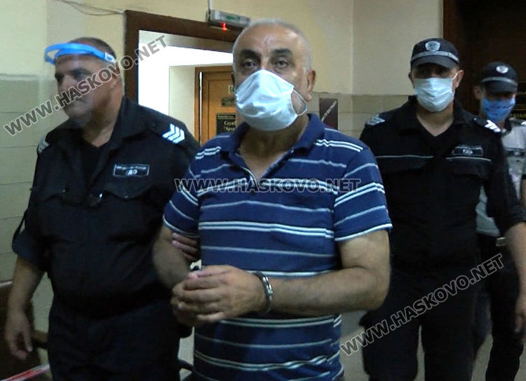 Управител на фирма за почистване на офис сгради остава в ареста за данъчни престъпления