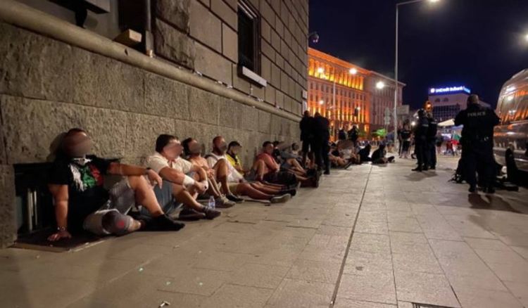 СДВР: 60 задържани вечерта на протеста, бомбички и всякакви вещества