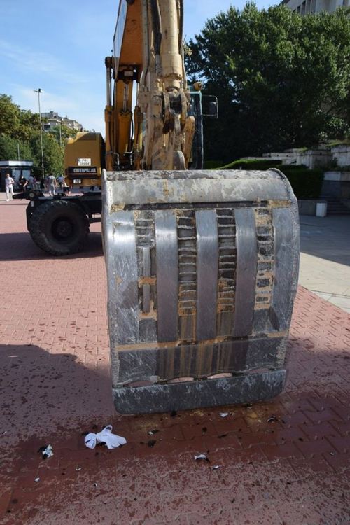 Ремонтът на централния площад "Акад. Николай Хайтов" започна