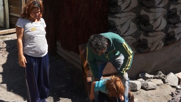 Любомир и Анка с децата останали при тях