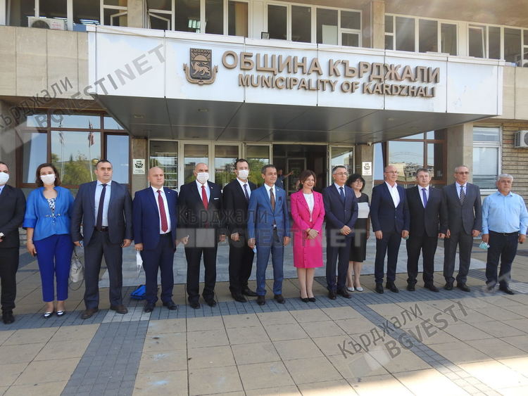 Три хиляди PCR-теста за COVID 19 дарява турското посолство на Кърджали