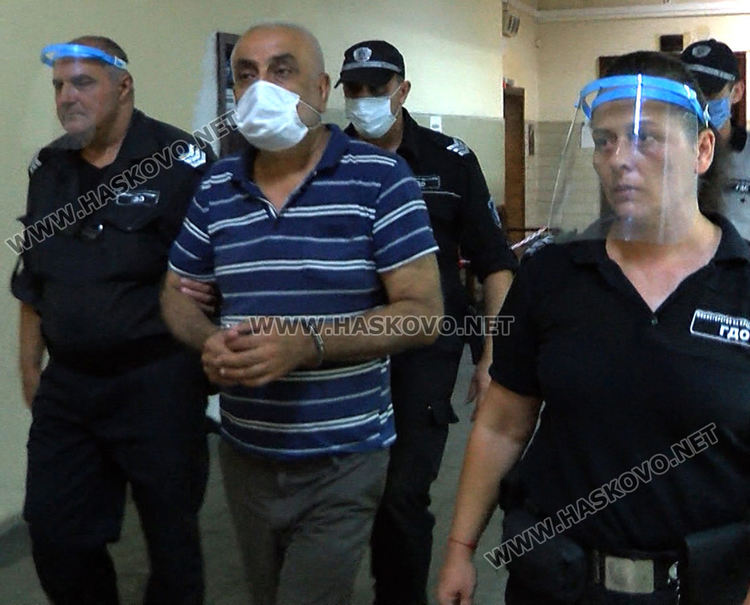 Управител на фирма за почистване на офис сгради остава в ареста за данъчни престъпления