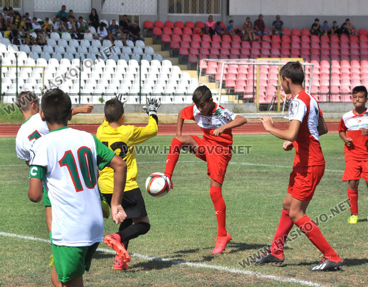 ОФК „Хасково“ вдигна купата на турнира „Децата и футболът“