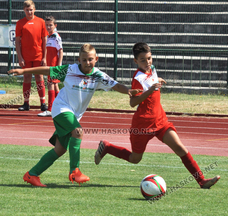 ОФК „Хасково“ вдигна купата на турнира „Децата и футболът“