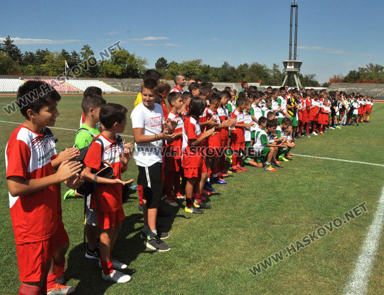 ОФК „Хасково“ вдигна купата на турнира „Децата и футболът“