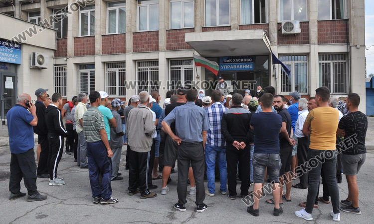 Жители от Стамболовско излязоха на протест заради поскъпването на водата с 342%