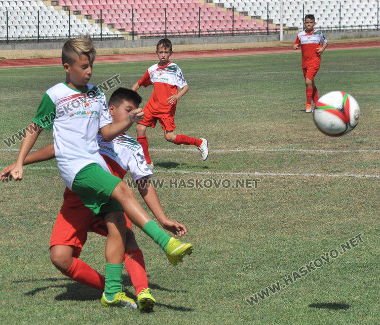 ОФК „Хасково“ вдигна купата на турнира „Децата и футболът“