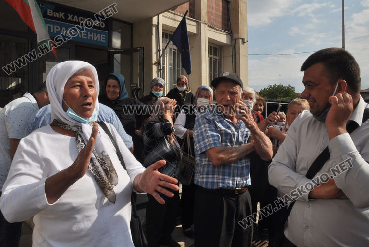 Жители от Стамболовско излязоха на протест заради поскъпването на водата с 342%