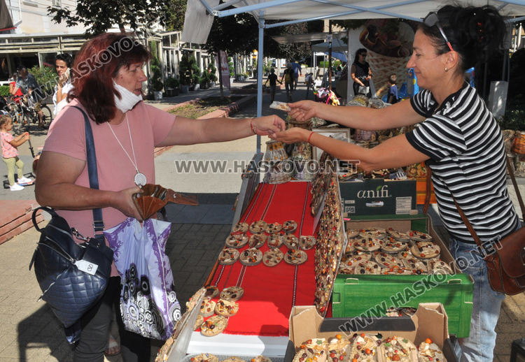 Кралицата на нощта и множество художествени изделия на изложението „Българско е“ 