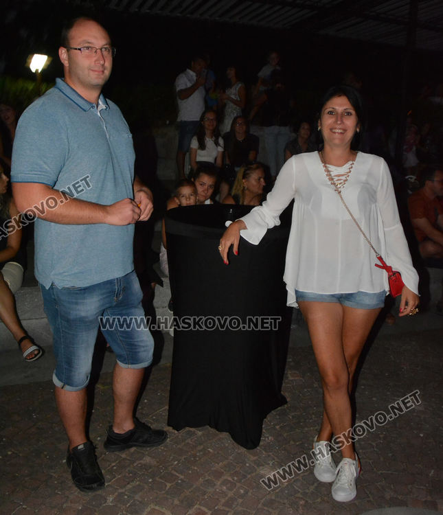 Стотици хасковлии се събраха за пиано бара на открито (видео)