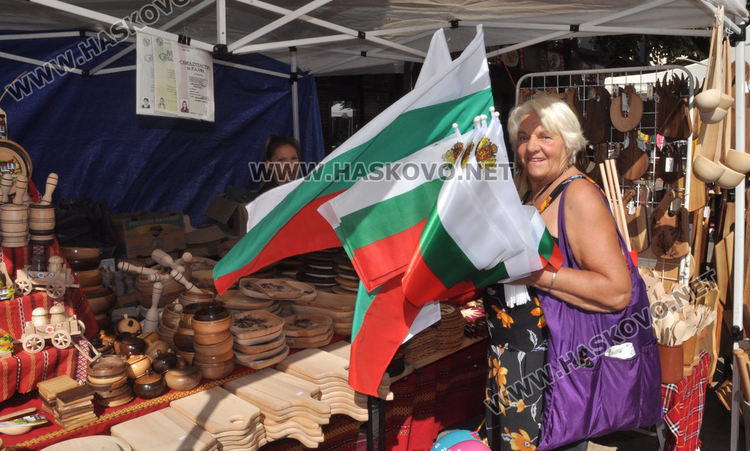 Кралицата на нощта и множество художествени изделия на изложението „Българско е“ 