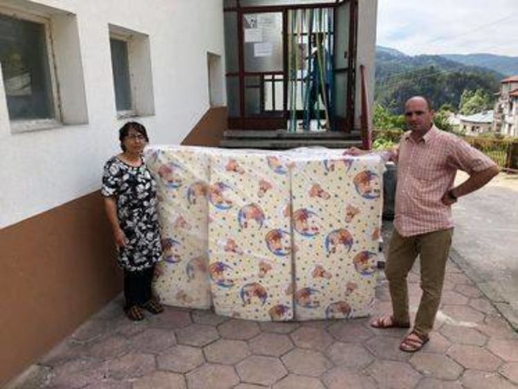 Нови матраци за детските градини в Девинско