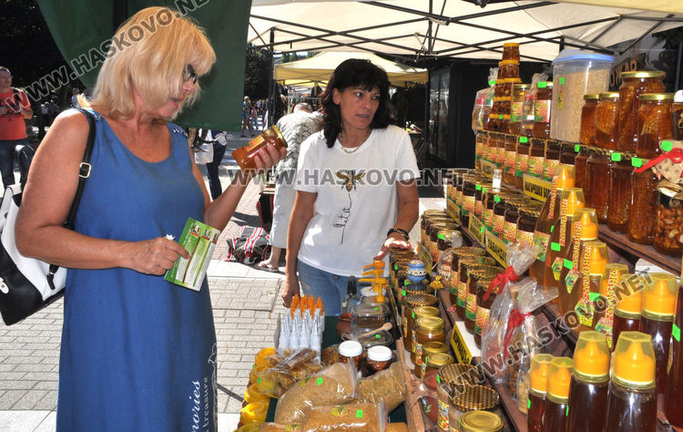 Кралицата на нощта и множество художествени изделия на изложението „Българско е“ 